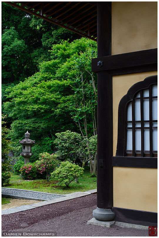 Garden with lantern, Myoho-in temple