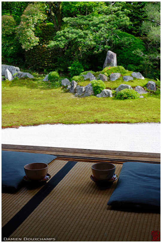 Meditation moment: green tea bowls and zen garden (Funda-in temple)