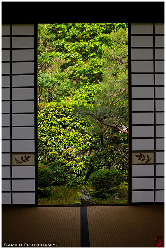 Shoji opened on zen garden, Funda-in temple