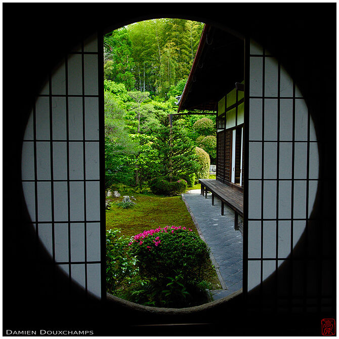 Round window on zen garden, Funda-in temple