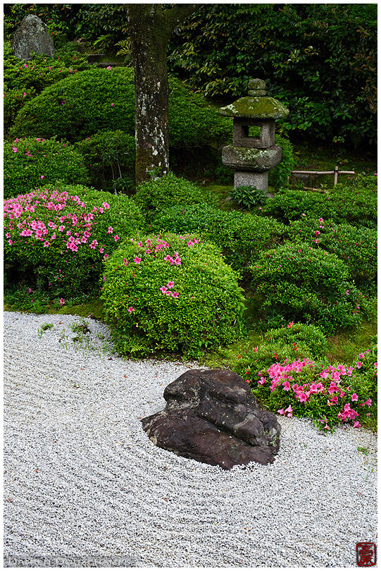 Rock garden with stone lantern, Konpuku-ji temple