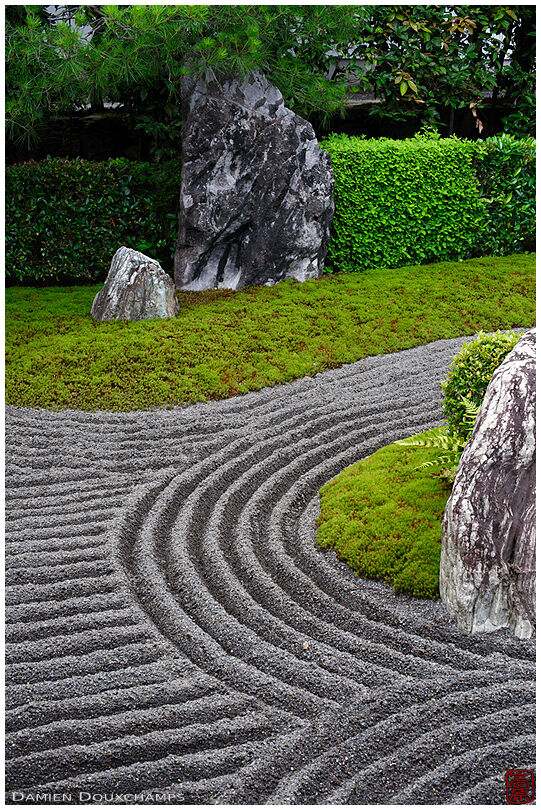 Rock garden with black sand, Taizo-in temple