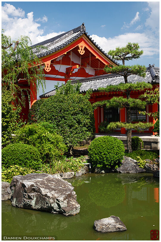 Pond in zen garden, Sanjusangen-do temple