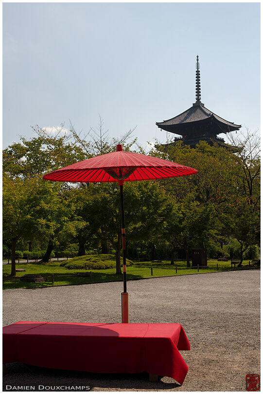 Red umbrella in rest area, To-ji temple