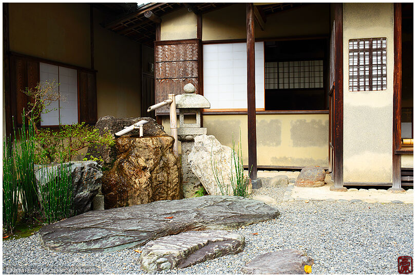 In front of a tea room, Konkaikomyo-ji temple