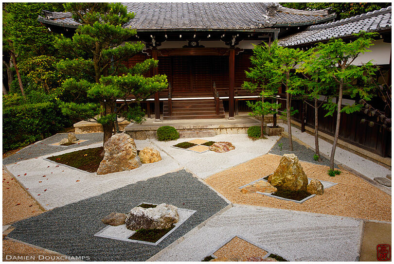 A modern zen garden in Shinyo-do temple