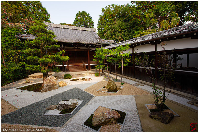 A modern zen garden in Shinyo-do temple