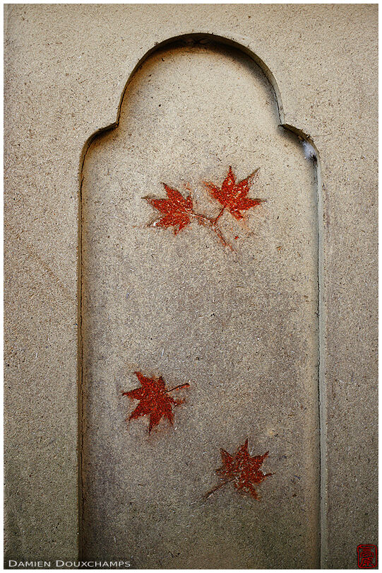 Maple leaf patterns on outer wall, Geko-an temple