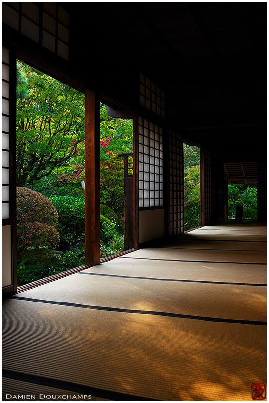 Traditional Japanese room with openings on zen garden, Koto-in temple