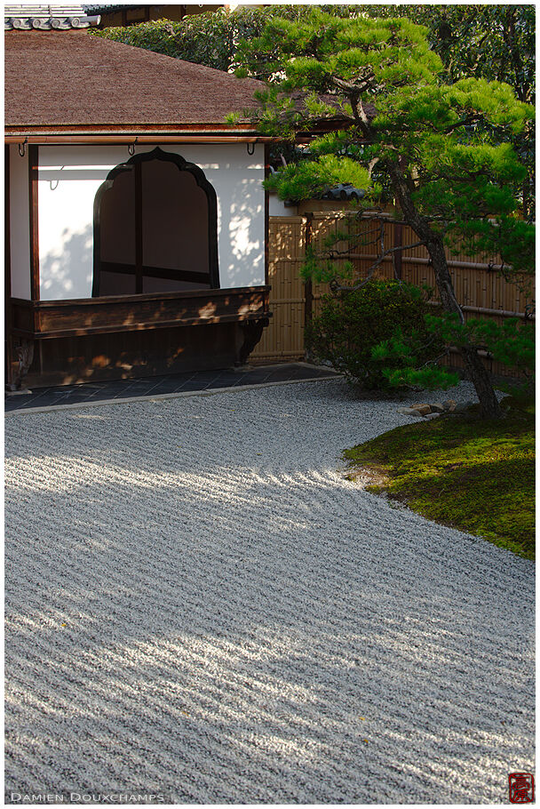 Window with view on rock garden, Kourin-in temple