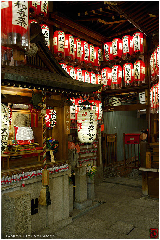 Lanterns in Yata-dera temple