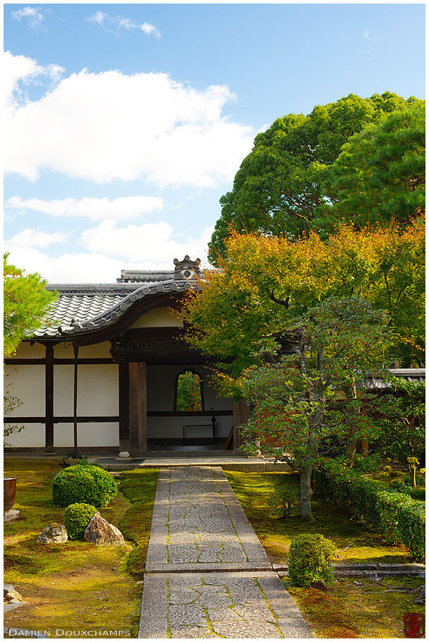 Rinsho In Temple Entrance