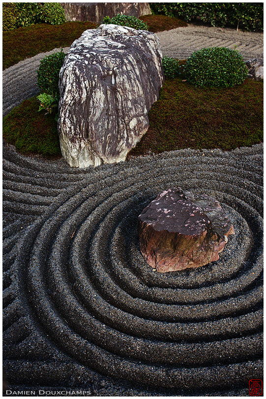 Black sand in rock garden, Taizo-in temple
