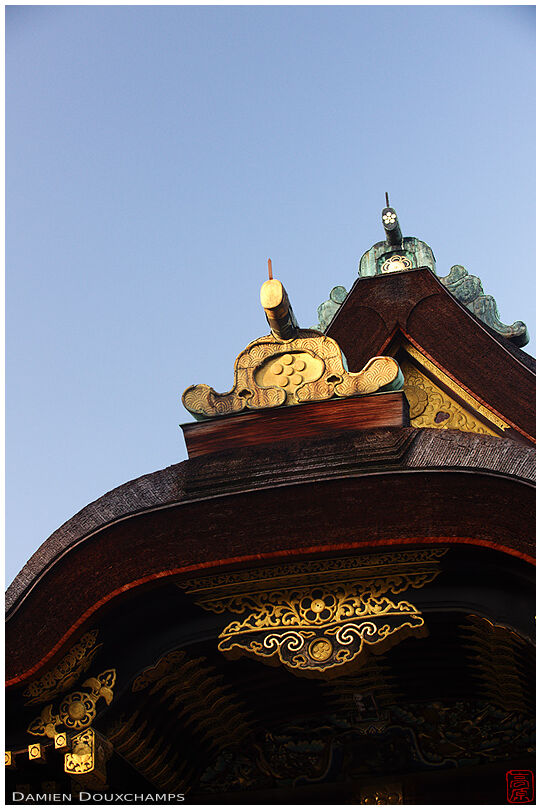 Roof ornament details, Kitano Tenmangu srhine