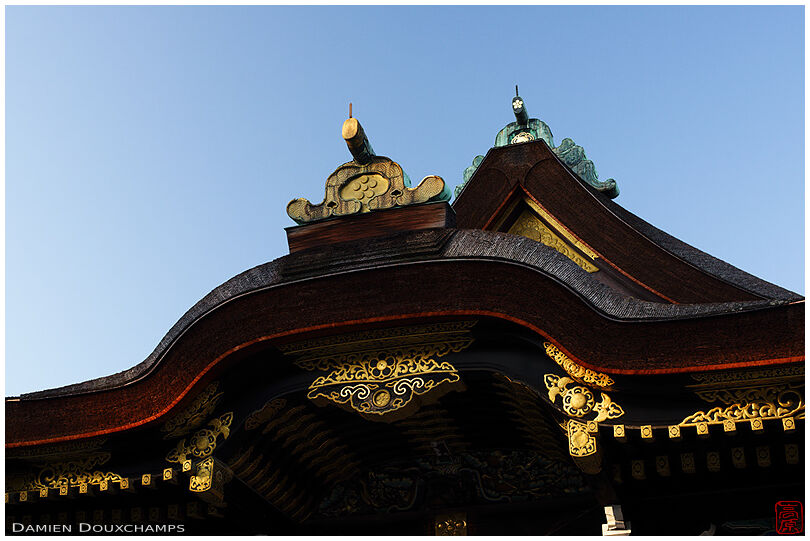 Roof ornament details, Kitano Tenmangu srhine