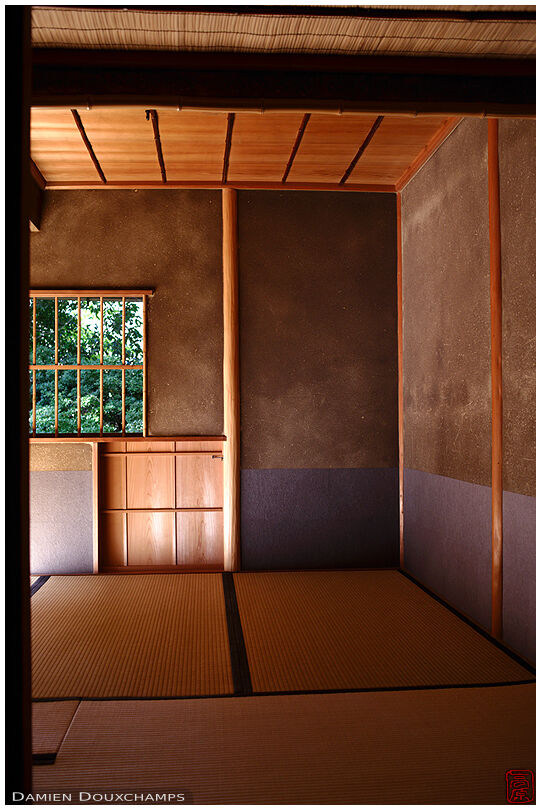 Reflected sunlight in dark tea room, Ruriko-in temple