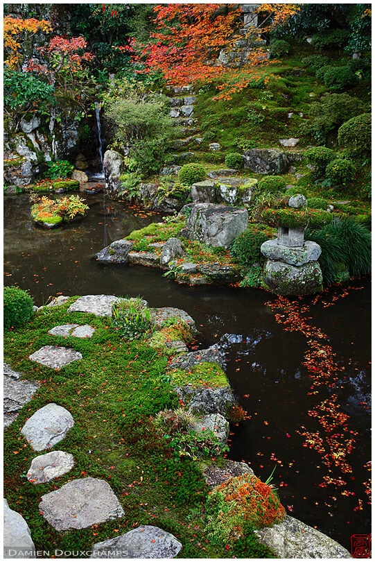 Small waterfall and stone lantern in zen garden, Jikko-in temple