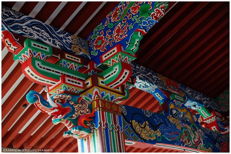 Colorful roof supports, Eikan-do temple
