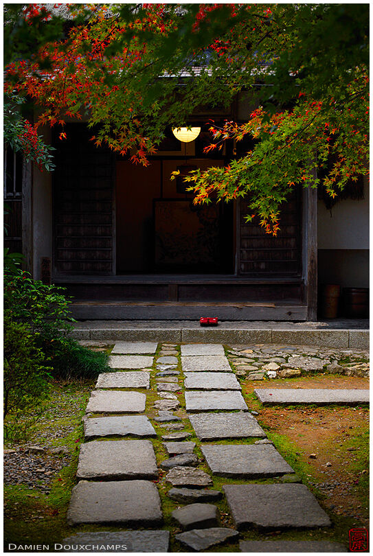 Jikishi-an temple entrance in autumn