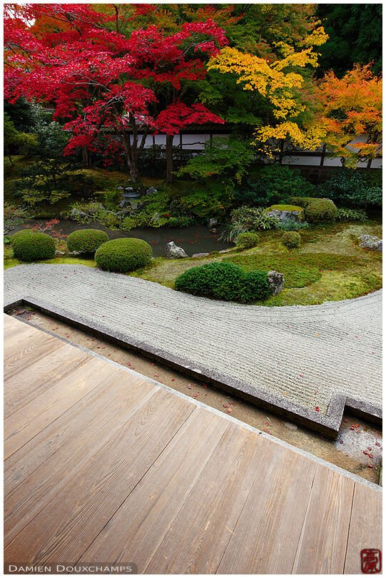 Temple terrace with view on zen garden in autumn, Senyu-ji temple