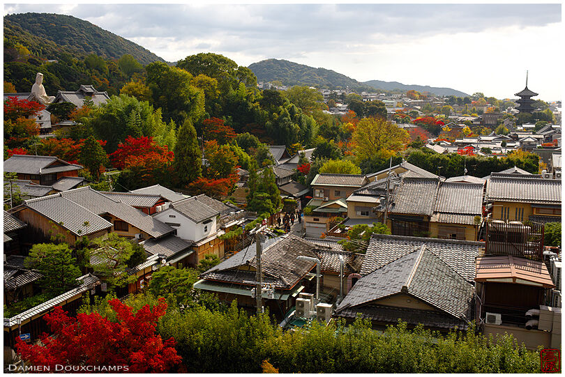 A view of Higashiyama from the Daiun-in temple tower