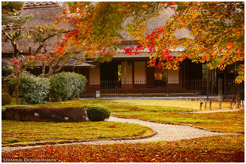 Tea house in autumn, Yoshiki-en gardens