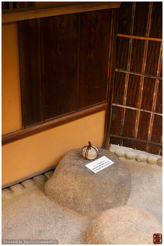 Forbidden tea house entrance, Isui-en gardens