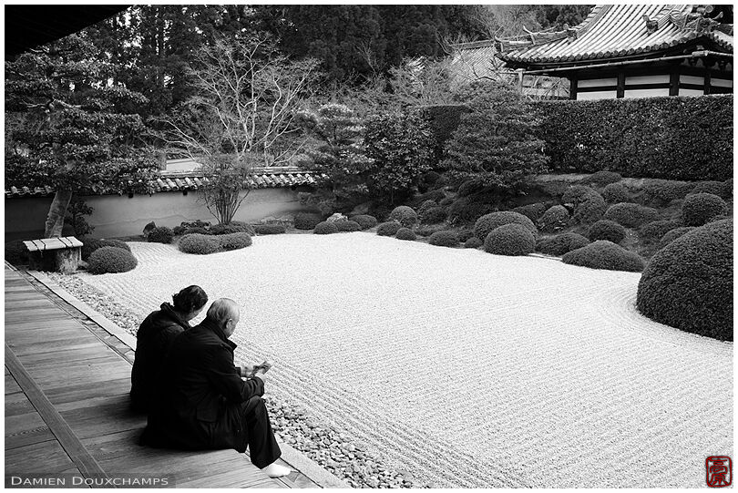 Old couple in the dry landscape garden of Shuon-an temple, Kyoto, Japan