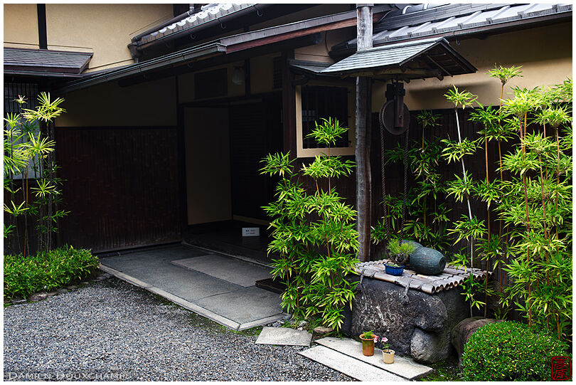 Well at the entrance of the Rakutoihokan house, Kyoto, Japan