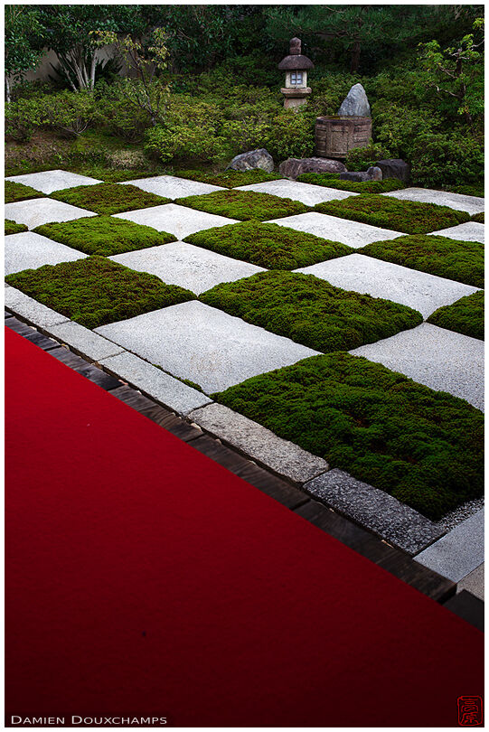Chessboard pattern in zen garden, Daito-in temple, Kyoto, Japan