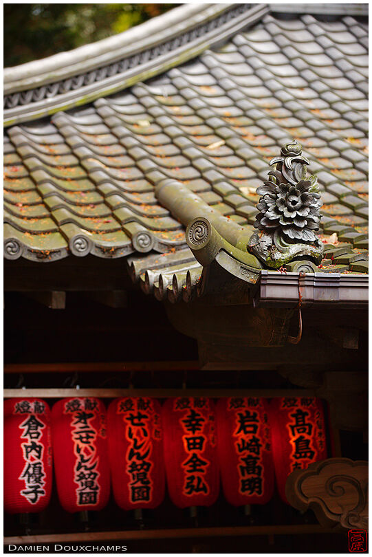 Temple roof and red lanterns in Sekisanzen-in, Kyoto, Japan