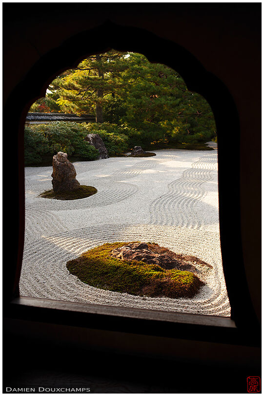 Bellflower-shaped window with view on Kennin-ji temple rock garden, Kyoto, Japan