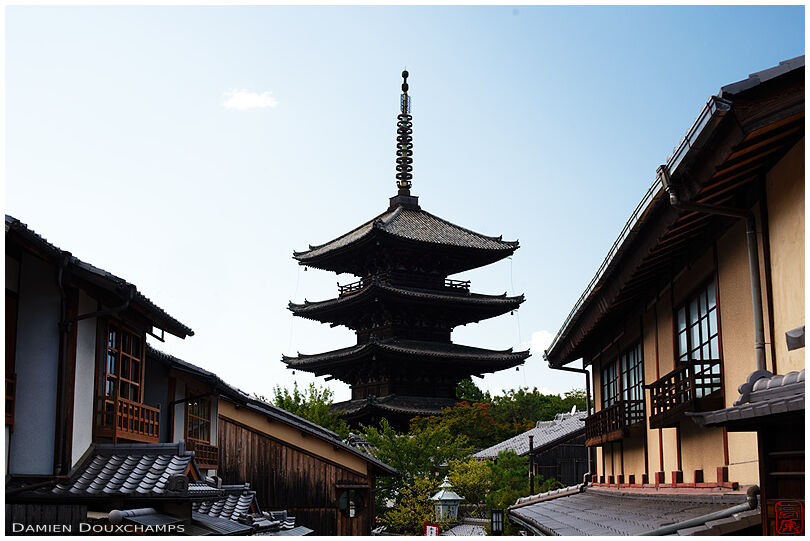 Traditional houses lining up the street heading towards the Hokan-ji pagoda, Kyoto, Japan