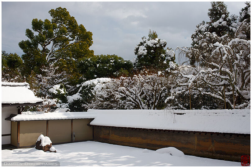 Thick snow cover over rock garden, Ryoan-ji temple, Kyoto, Japan