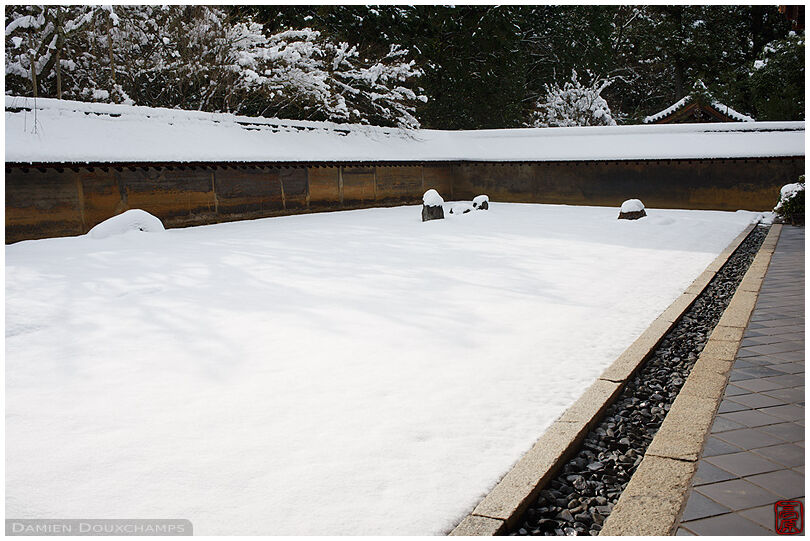 Ryoan-ji temple famous rock garden covered with a thick blanket of snow, Kyoto, Japan