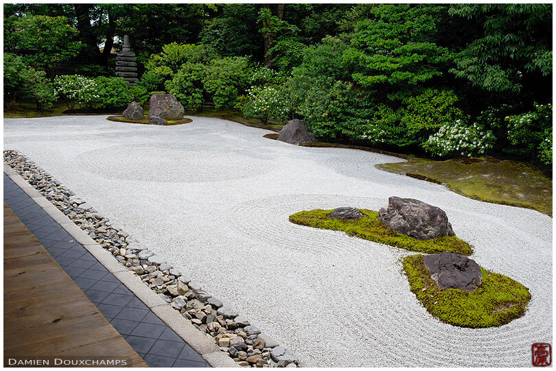 Karesansui zen garden of Kennin-ji temple, Kyoto, Japan