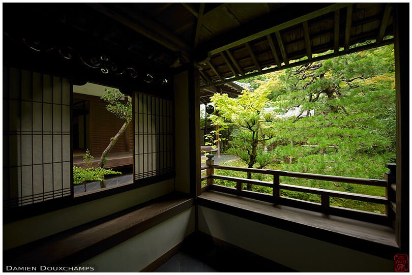 Koto-in temple garden viewed from a small pavilion, Kyoto, Japan