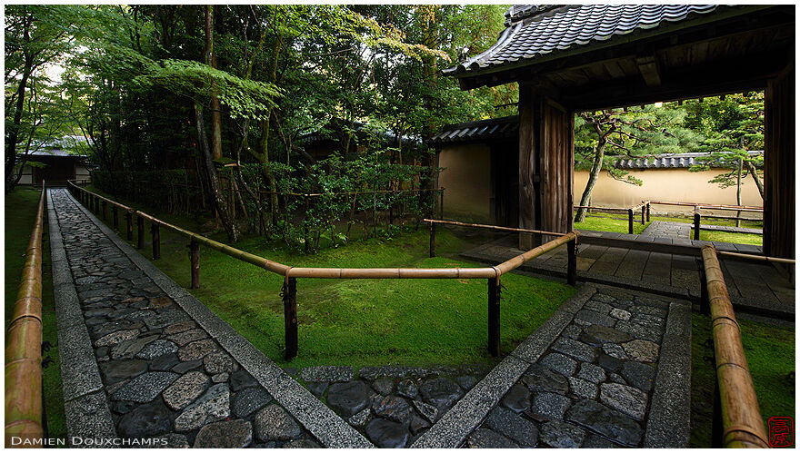 Koto-in temple entrance path, Kyoto