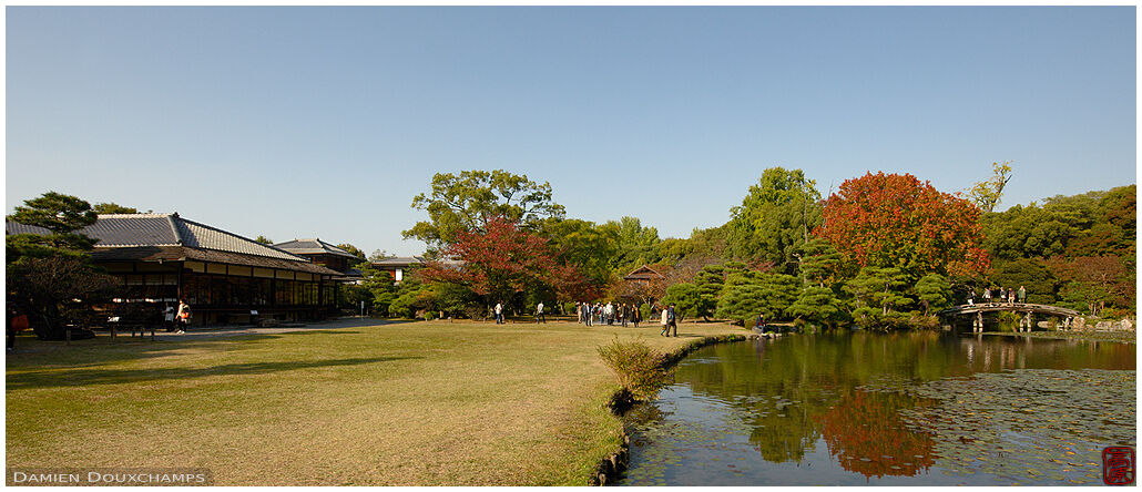 The wide expanse of the Shōsei-en garden in Kyoto, Japan
