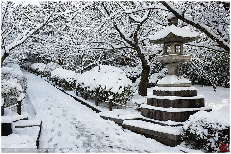 Lantern at the entrance of a snow covered path in the Higashiyama district of Kyoto, Japan