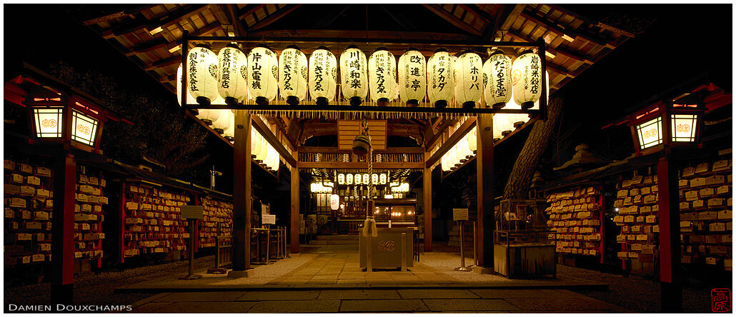 Lantern lit Yasui Kompiragu shrine at night, Kyoto, Japan
