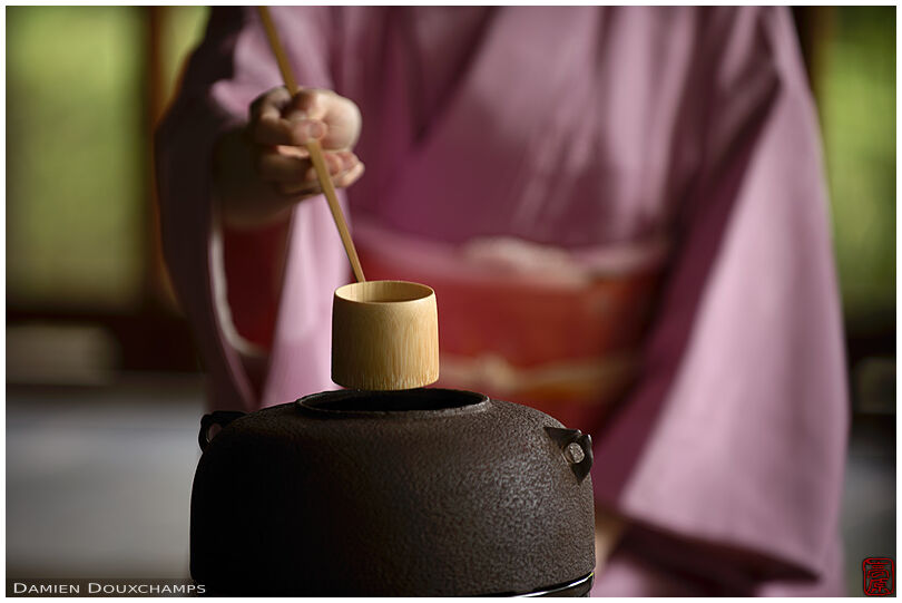 Tea ceremony in Shodensanso, Kyoto