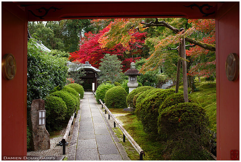 Autumn colours at the entrance gate of Eisho-in temple, Kyoto, Japan