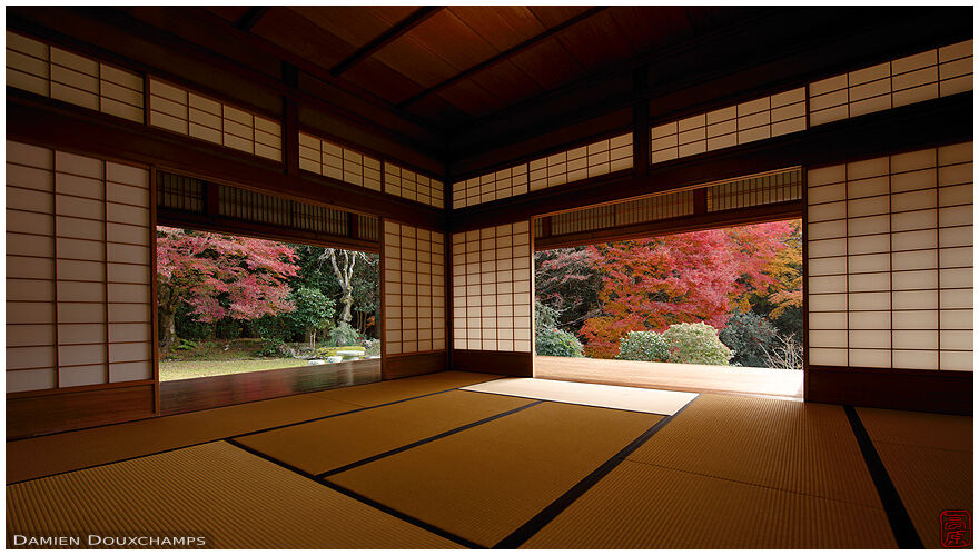 Large room with view on autumn colours, Wachu-an, Kyoto, Japan