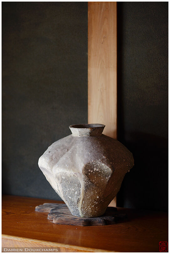 Old vase in tokonoma alcove, Seiuemon pottery shop, Shiga, Japan