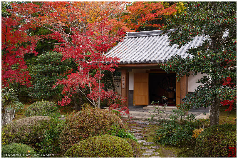 Little hall during autumn, in a corner of Zuishin-in temple gardens, Kyoto, Japan