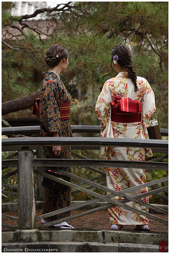 Two ladies in kimono in the gardens of Shodensan-so, Kyoto, Japan