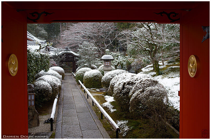 Light sprinkle of snow on the front garden of Eisho-in temple, Kyoto, Japan