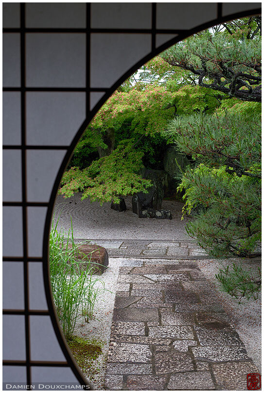 Round window in shoji with view on garden, Komyo-in temple, Kyoto, Japan