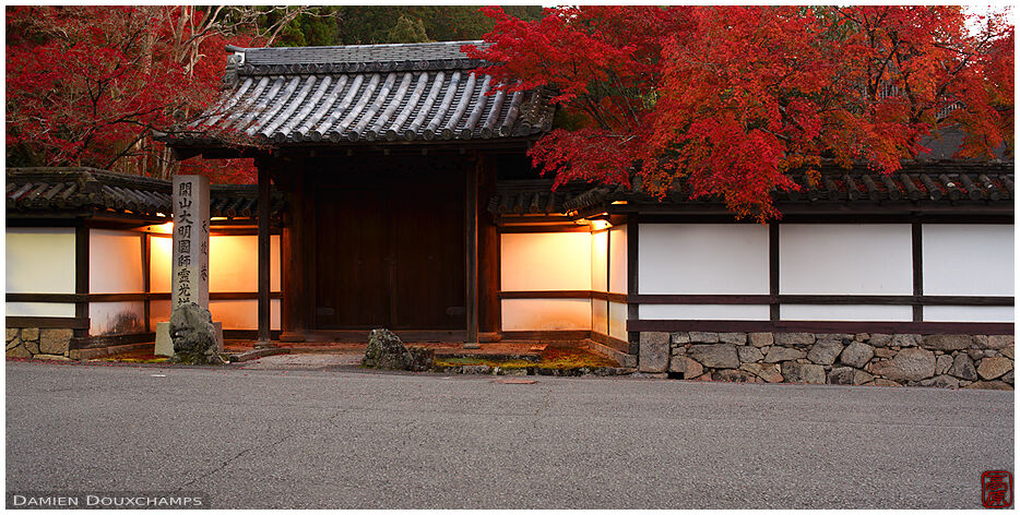 Last light on the garden entrance of Tenju-an temple, Kyoto, Japan